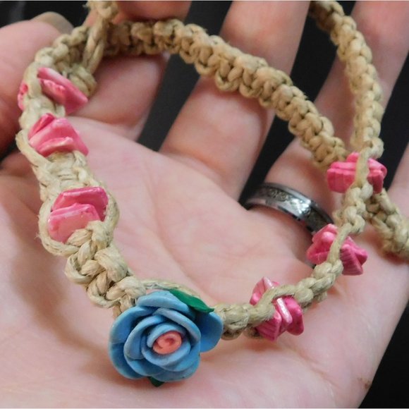 90s Floral Hemp Necklace - Picture 1 of 5